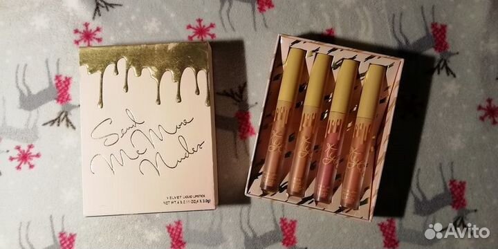 Помада, карандаш Кylie, кисти, спонжи для макияжа