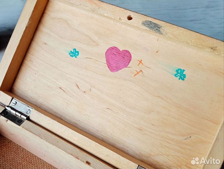 Деревянная резная шкатулка ручной работы