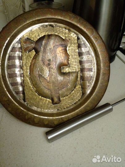 Фарфор,латунь,тарелки на стену