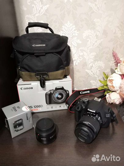 Зеркальный фотоаппарат canon