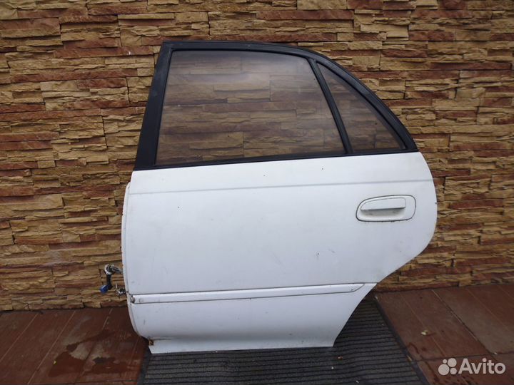 Тойота Карина 190 дверь задняя левая 1992-1998