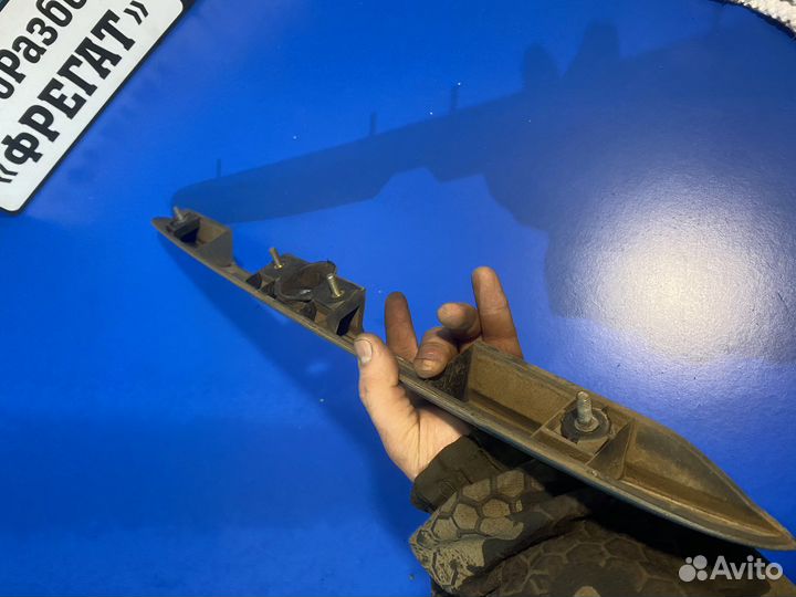 Молдинг багажника mitsubishi carisma седан