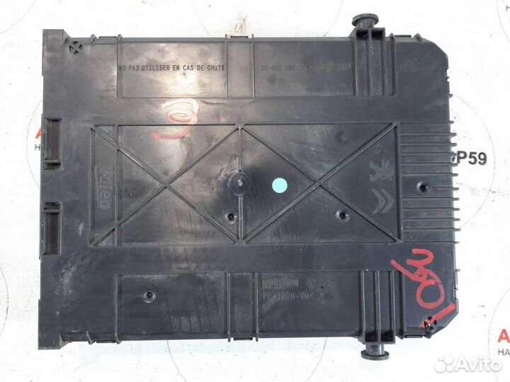 Блок предохранителей Peugeot 301