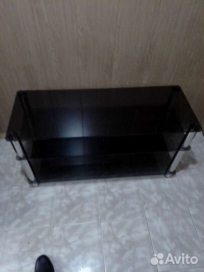 Стеклянная тумба для телевизора