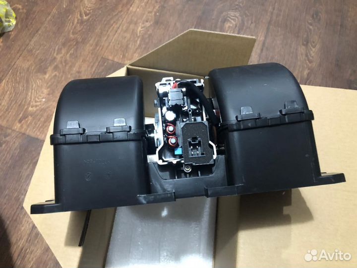 Электродвигатель отопителя 382053 (24V MAN 18.430)