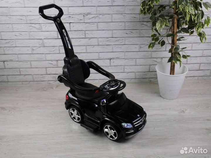 Каталка с ручкой на резиновых колесах Mercedes