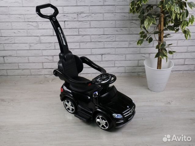 Каталка с ручкой на резиновых колесах Mercedes