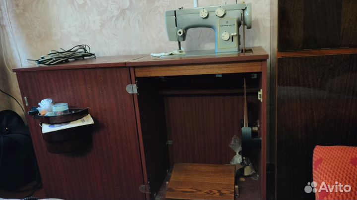 Швейная машинка с ножным приводом чайка