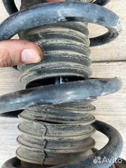 Амортизатор передний правый Honda Civic 4D 1.8