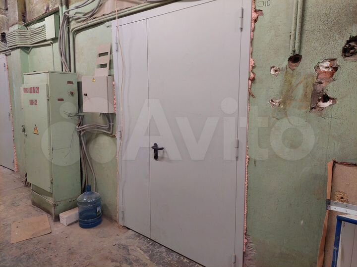 Теплый склад, 57 м². Грузовой лифт на 2 тонны