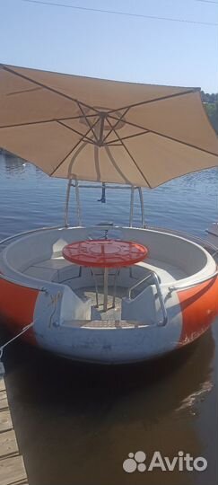 Беседка на воде с электромотором