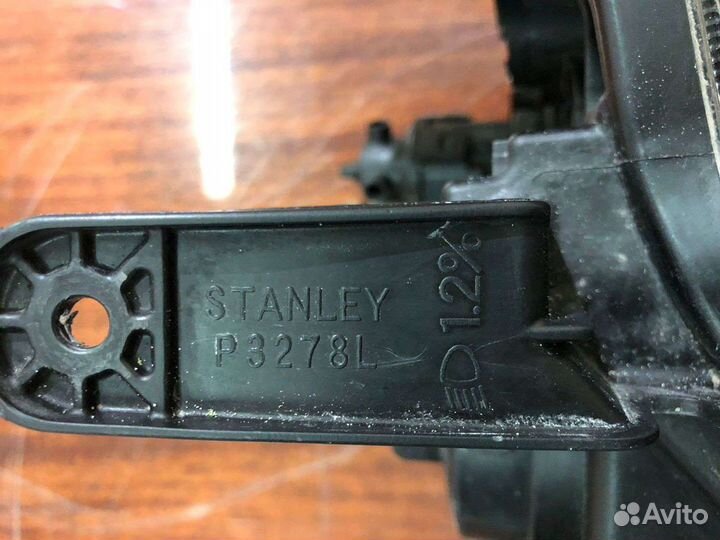 Фара Mitsubishi Outlander