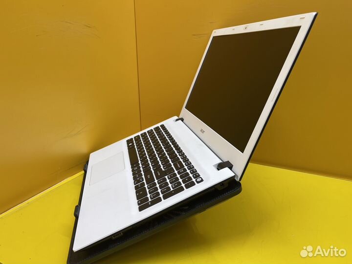 Современный/Белоснежный ноутбук Acer