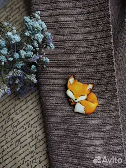 Брошь значок лиса