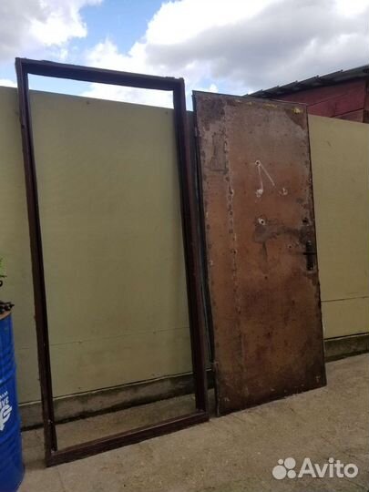 Дверь входная уличная бу