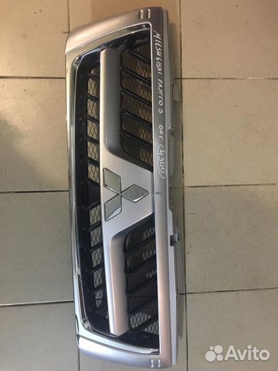 Решетка радиатора Mitsubishi Pajero 3 2006