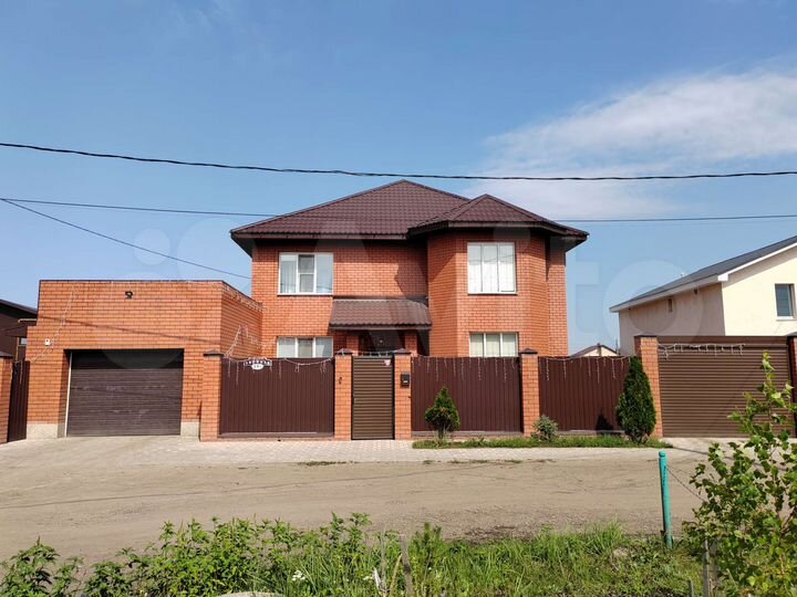 Коттедж 350 м² на участке 10 сот.