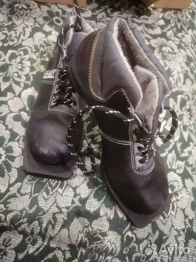 Лыжные ботинки