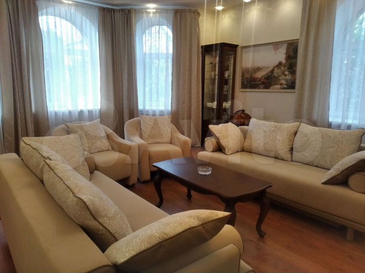 Коттедж 430 м² на участке 15 сот.