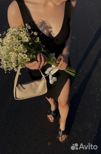 Платье с разрезом