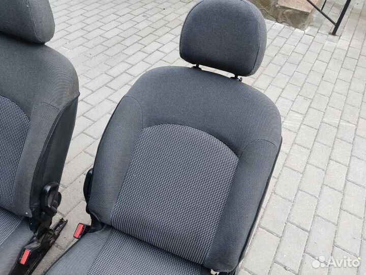 Сиденья передние Пежо 206