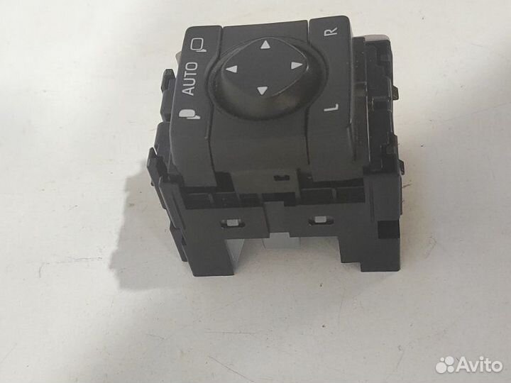 Кнопки управления боковыми зеркалами Toyota Rav4