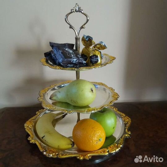 Ножи ложки вилки.Трехьярусная ваза