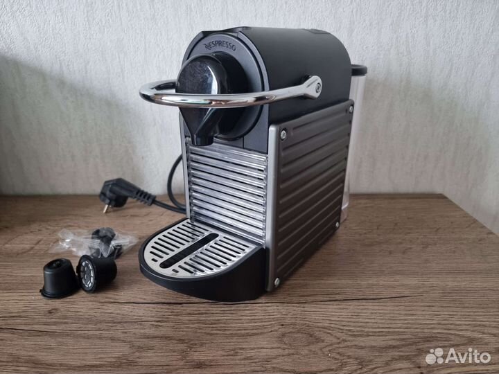 Кофемашина Nespresso Pixie C60, капсульная, титан