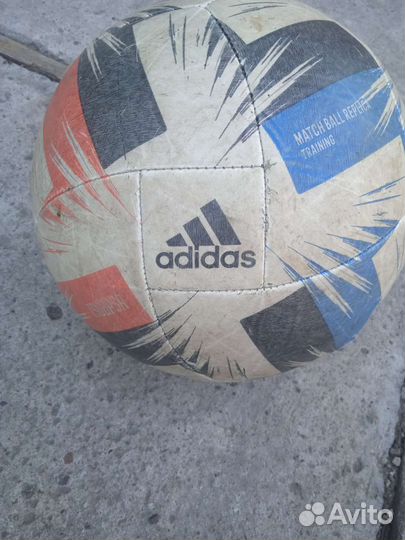 Футбольный мяч adidas