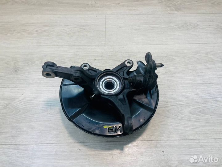 Кулак передний левый Honda Civic 4D 1.8