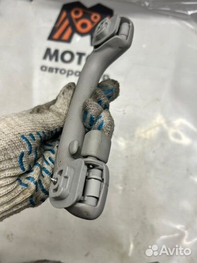 Ручка внутренняя потолочная задняя левая Kia