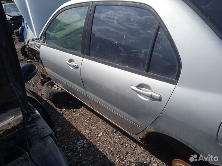 Заднее стекло глухое левое mitsubishi Lancer Cedia