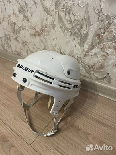 Хоккейный шлем