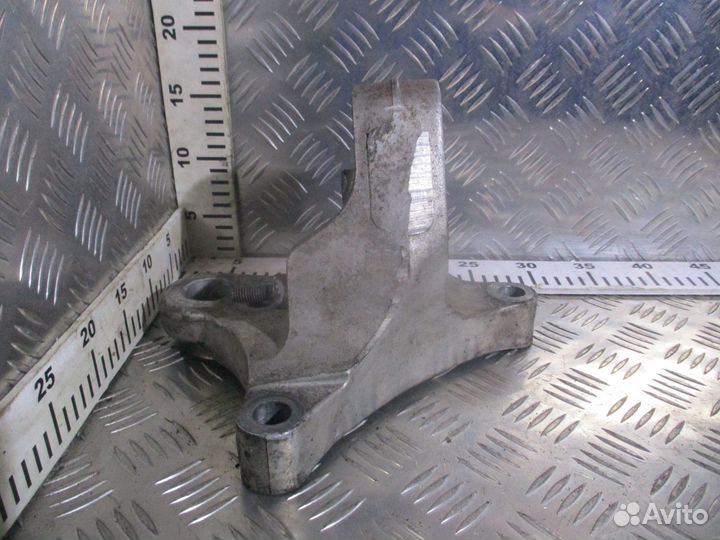 Кронштейн двс задний правый Volvo 20753358