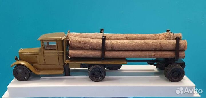 Модель автомобиля 1/43