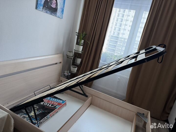 Кровать двухспальная с матрасом 140 200