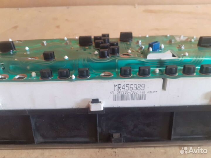 Панель приборов Mitsubishi Galant 8