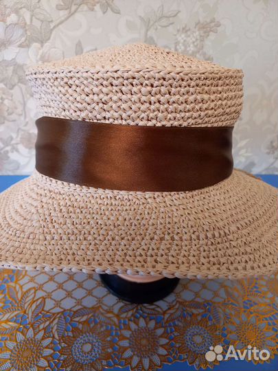 Шляпа женская из рафии
