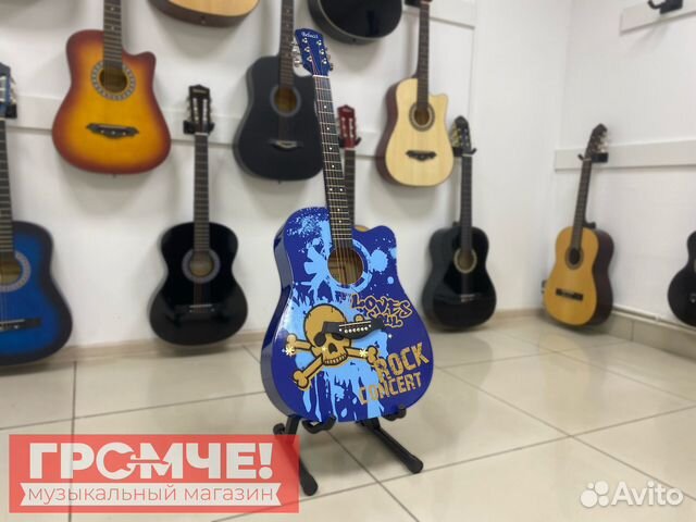 Гитара большой барабан с красивым принтом