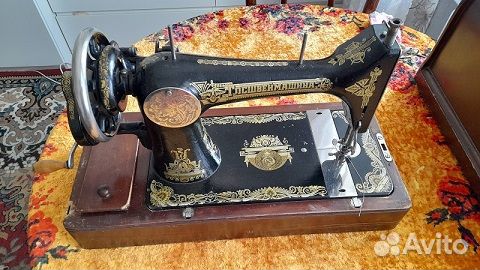 Швейная машина 