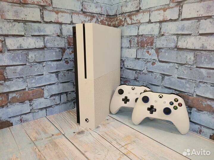 Xbox one s 1tb с играми