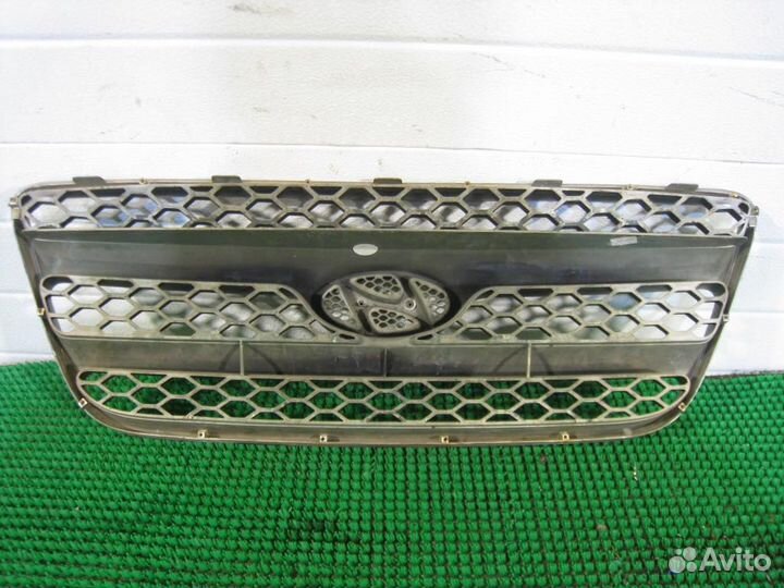 Решетка радиатора Hyundai Santa Fe 2 2006