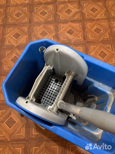 Ведро для отжима швабры на колесиках