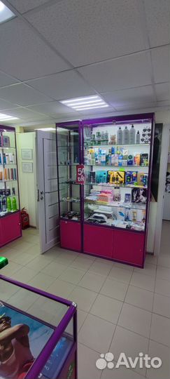 Сдам место с витринами в салоне красоты