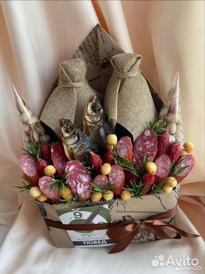 Букет на 23 февраля раки колбасы сыр краб