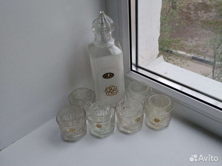 Графин с рюмками