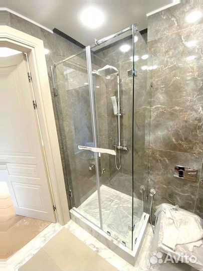 Стеклянная душевая / Душевая перегородка