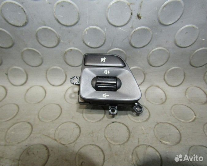 KIA Ceed 2 Кнопка в рулевое колесо левая