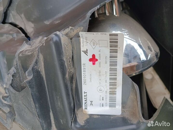 Фара правая Рено Дастер 2012г с повреждениями