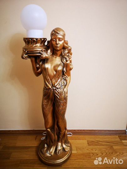 Интерьерный напольный светильник